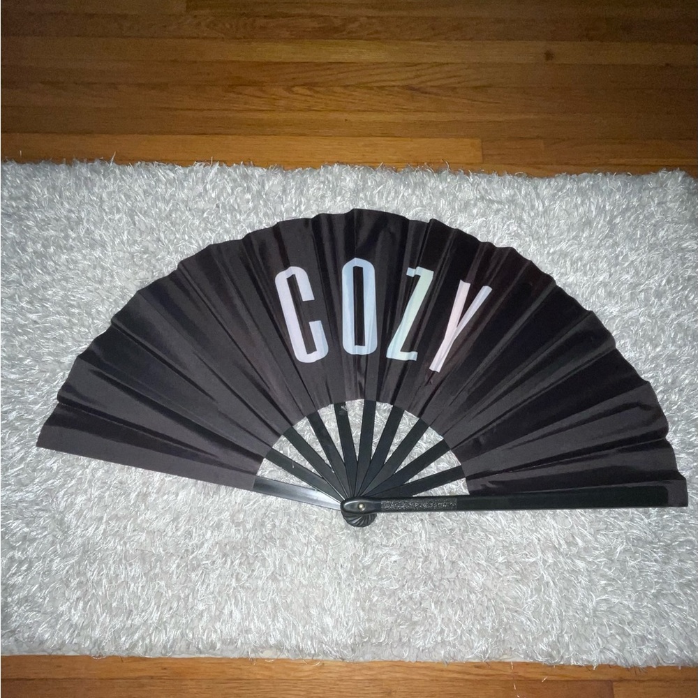 Beyonce Renaissance Movie Merchandise COZY Fan 2023 - Picture 4 of 7